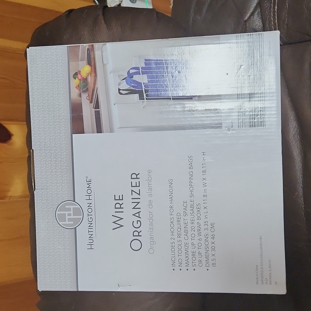 BNIB Huntington Home wire organizer for shopping g bags or wrap boxes.